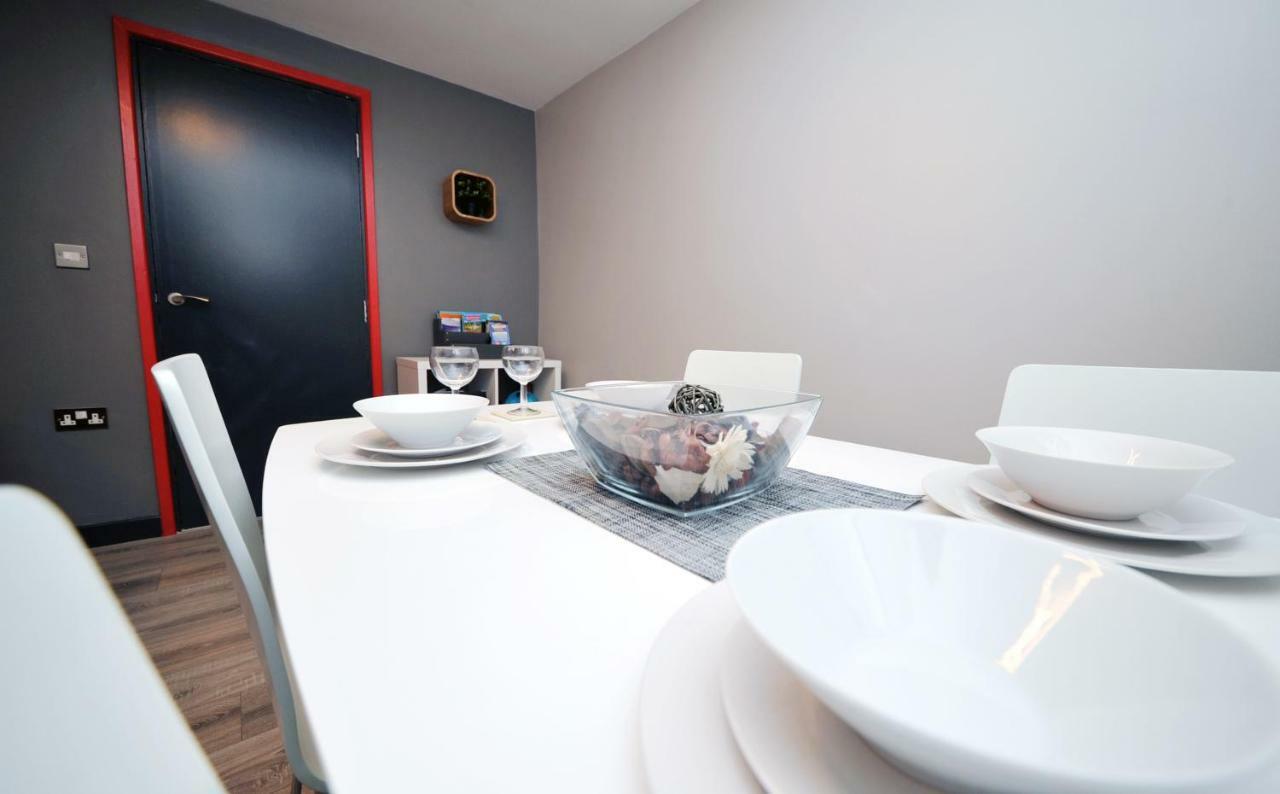 Stone'S Throw City Centre - Tv In Every Bedroom! Swansea Eksteriør billede