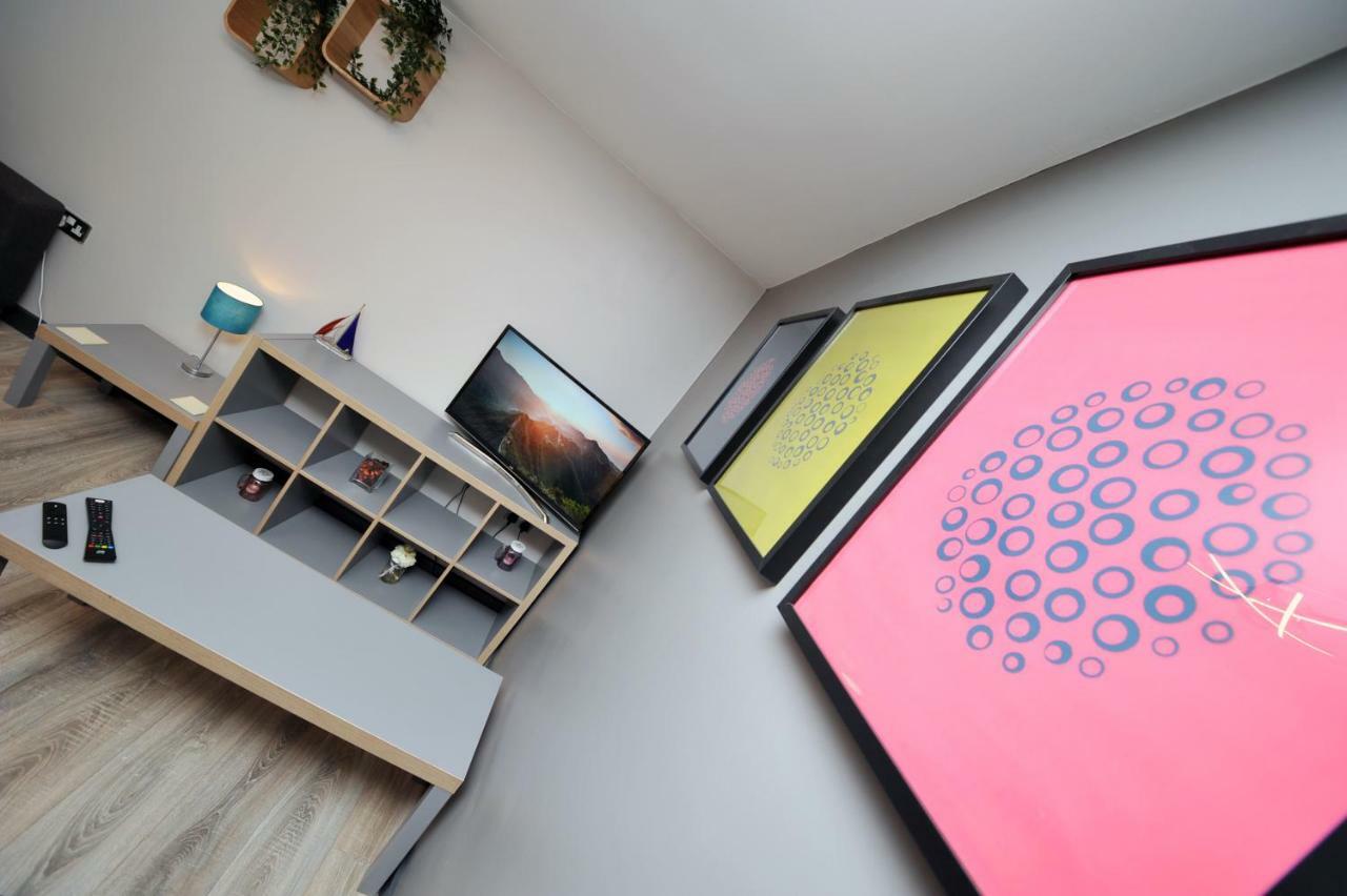 Stone'S Throw City Centre - Tv In Every Bedroom! Swansea Eksteriør billede
