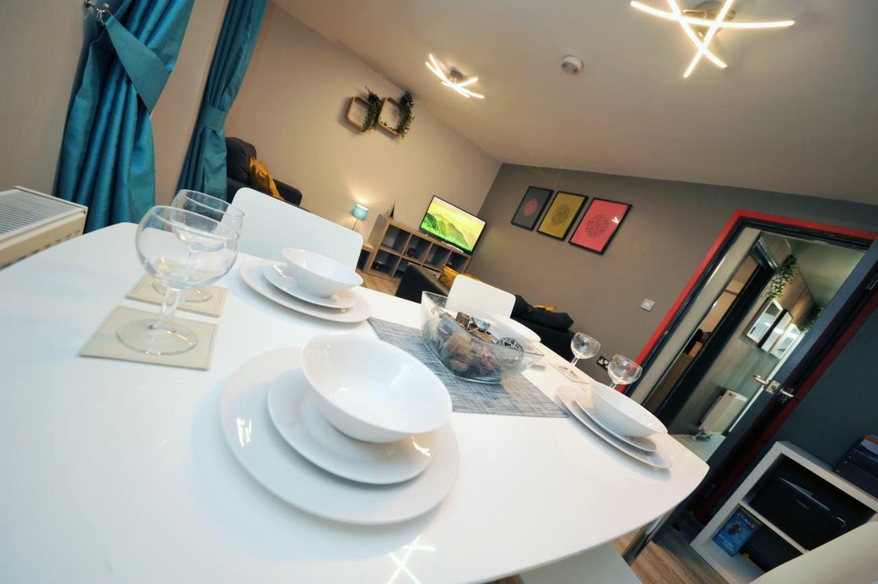 Stone'S Throw City Centre - Tv In Every Bedroom! Swansea Eksteriør billede